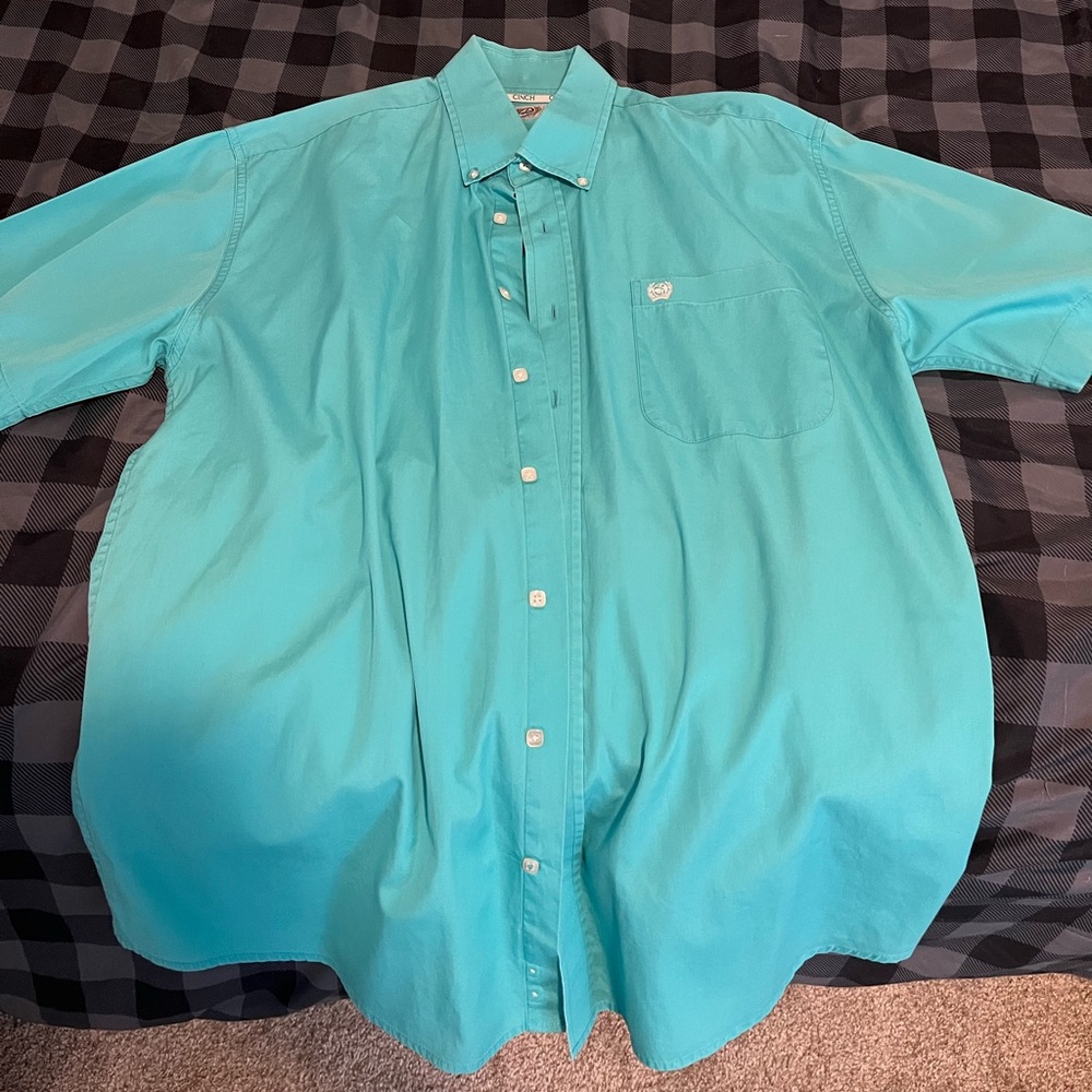 Men’s medium aqua blue Cinch short sleeve button down.